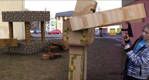 Iron Golem protecting NPC's - Minecraft в реальной жизни [видео]